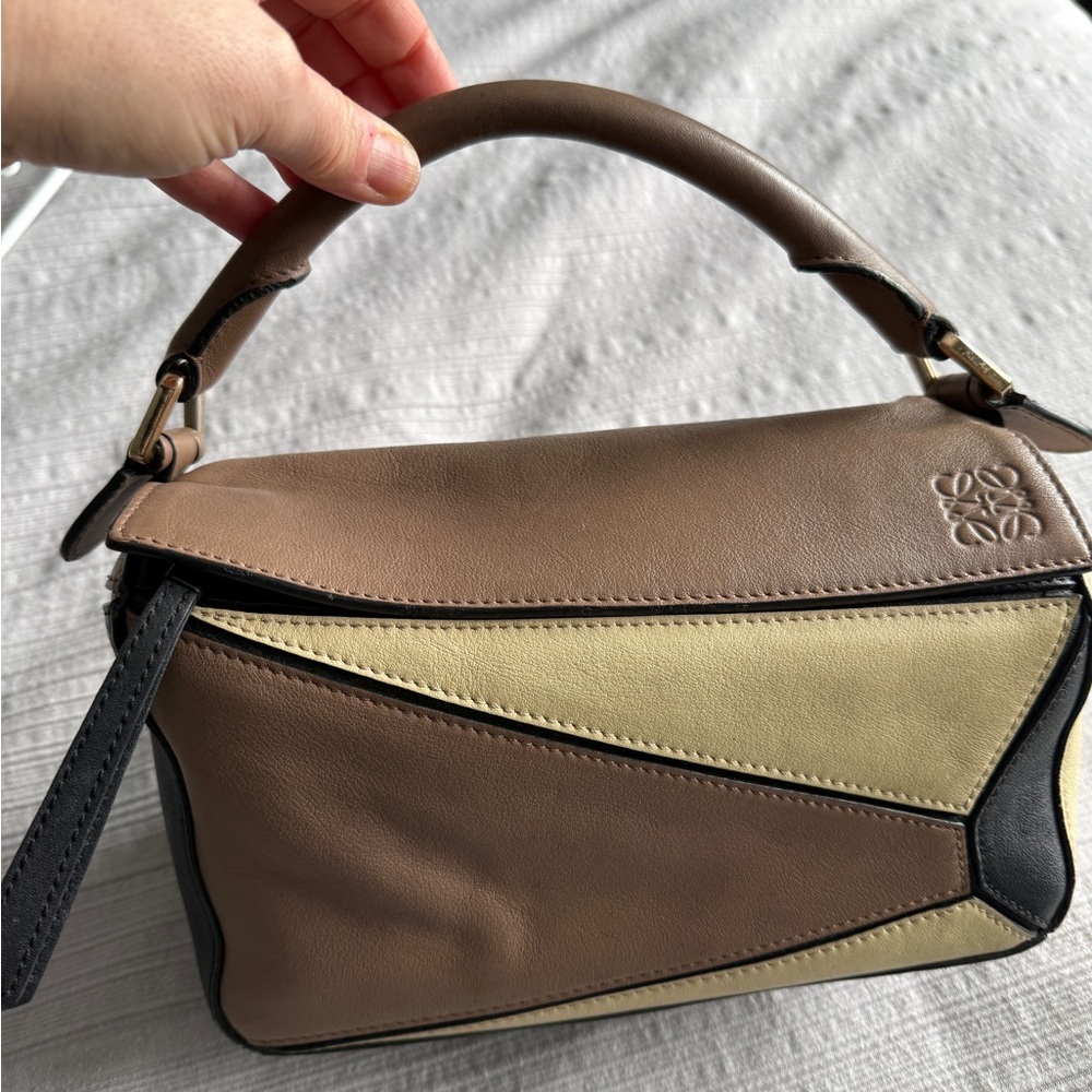 LOEWE PUZZLE - SIZE SMALL - LEATHER - VERY GOOD PRE-LOVED CONDITION